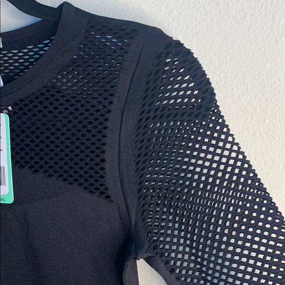 Workout top - Picture 3 of 3